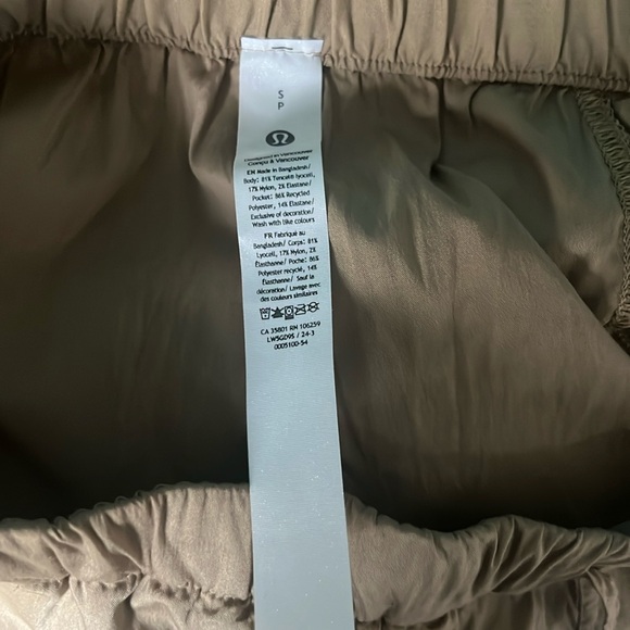 NWT Lululemon Lightweight Adjustable Mid Rise Cargo Pant Filbert Tan Size Small - Picture 5 of 9